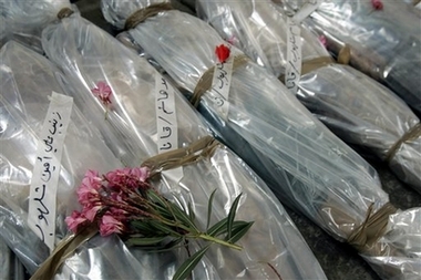 Children's body bags in Qana with roses